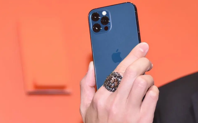 札达苹果手机维修分享iPhone12系列重启方法教程 